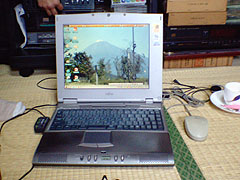 �u���W�J���E�x�C�J���[�E�c�A�[�v�ŎB�e���ꂽ�x�m�R�̕��i���ǎ��ɐݒ肳�ꂽ���{�̂o�b...