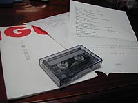 �X�����͂���ꂽ�Q���̉̎��ƃJ�Z�b�g�e�[�v...