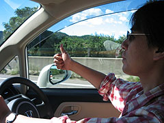 �p���N�E�J�[�̃i�r�ƌ����������J��L���Ȃ���^�]����R��...