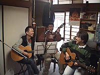 ���C�u�͂Ȃ��₩�ȕ��͋C�̒��Ői�s����...