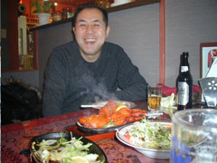 ���̂������J�Â��ꂽ�H�ו���V�N��H�@���ʂ̔��΂݂𕂂��ׂ鉜��...