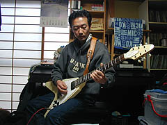 �X�������O�ȃM�^�[�v���C�𒮂����鋴�{�N�̗E�p!!