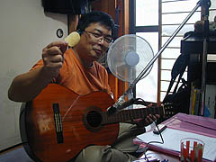 �傫�ȃs�b�N���Ǝv������|�e�g�`�b�v�X�������I�@���ӂ̃A�R�[�X�e�B�b�N�M�^�[��^������X��...