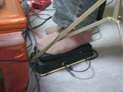 �v�X�ɓo�ꂵ����d�r���؂�Ă����H�K�E�̃��E�y�_��...