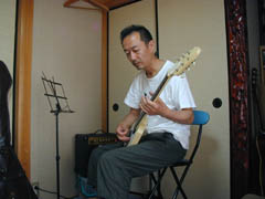 �Ă炵�������Ńn�[�h�ȃM�^�[��^�����鋴�{