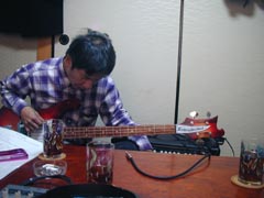 �V��̘^����ʂ��Ďg�p���Ă��郏�C�����b�h��Rickenbacker���`���[�j���O������...