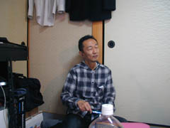 ���ʂ̎���ŏ����{�Ƃ����낻���ɂȂ��Ă���H���{...