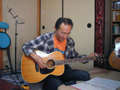 �v�X�ɃA�R�[�X�e�B�b�N�E�M�^�[���������񂾋��{...