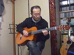 �X���̃G���K�b�g�M�^�[���؂�Ę^���ɗՂދ��{